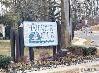601 Sunshine Ct #601, Parlin, NJ 08859