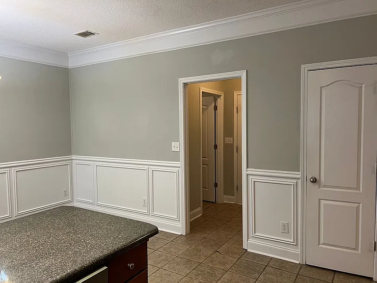 400 Manchester Ln — Photo 11