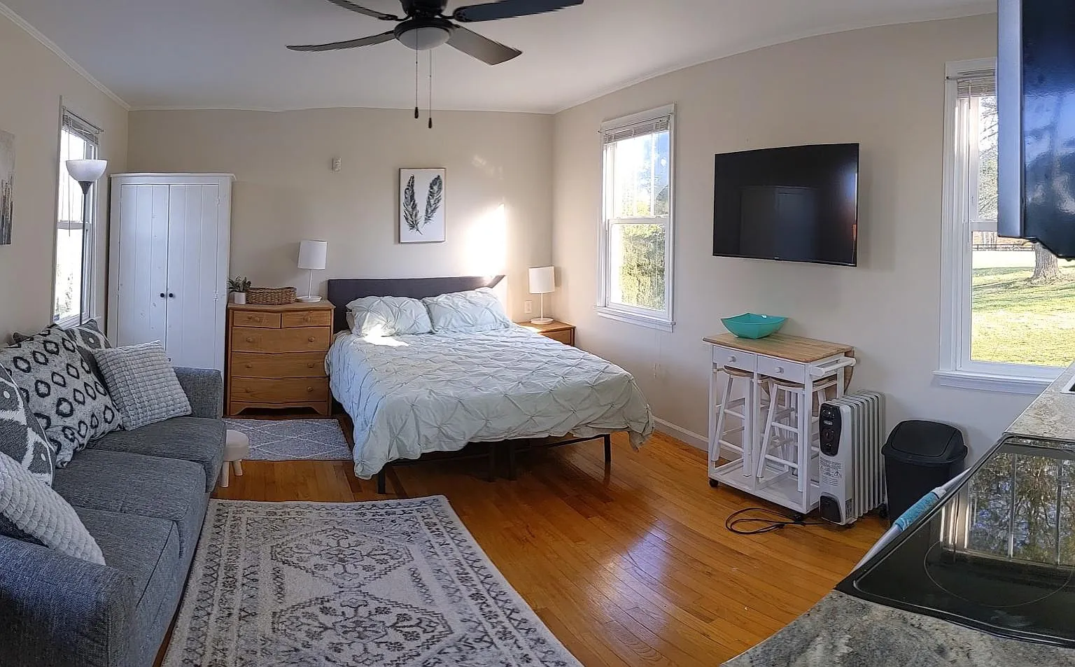 Studio, 350 sqft, $1,430 — Photo 1