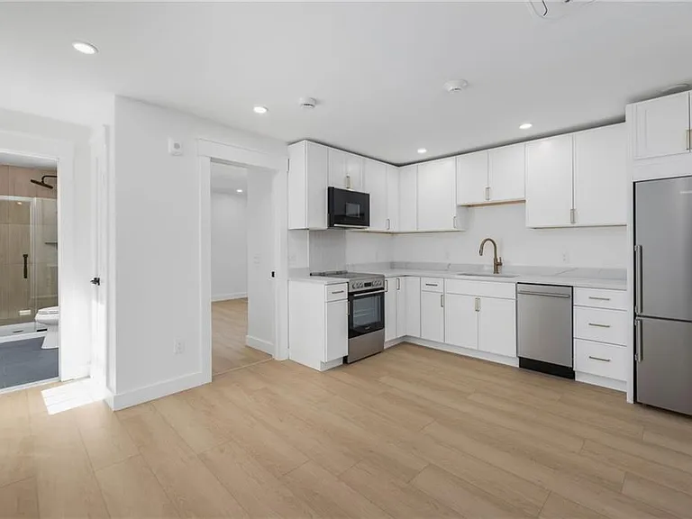 4 Melrose St #4 — Photo 4