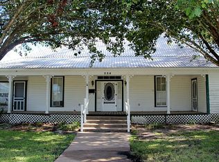 228 E Saint Charles St, Weimar, TX 78962