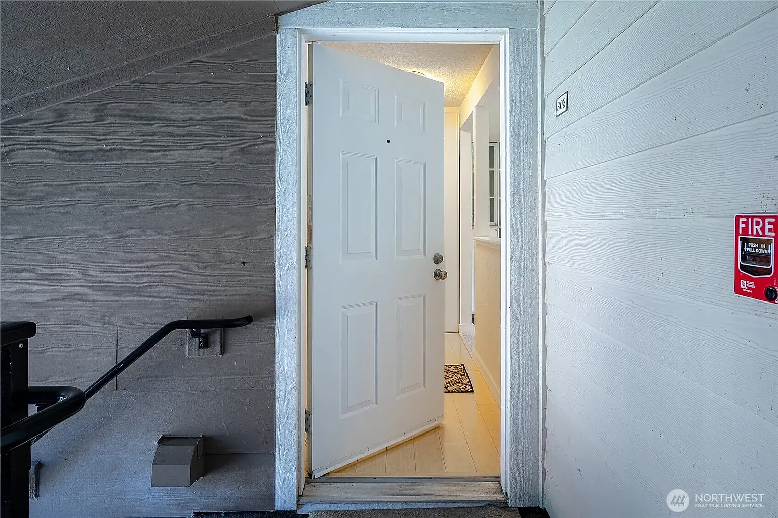 2 bed, 943 sqft, $2,350 — Photo 2