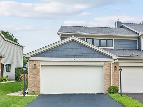 720 Caliente Ct #720, Libertyville, IL 60048