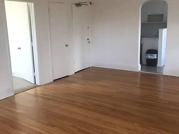 4th image of 2707 Humboldt Ave S Unit 10