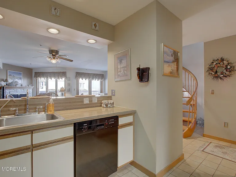 900 Ocean Ave #24 — Photo 14