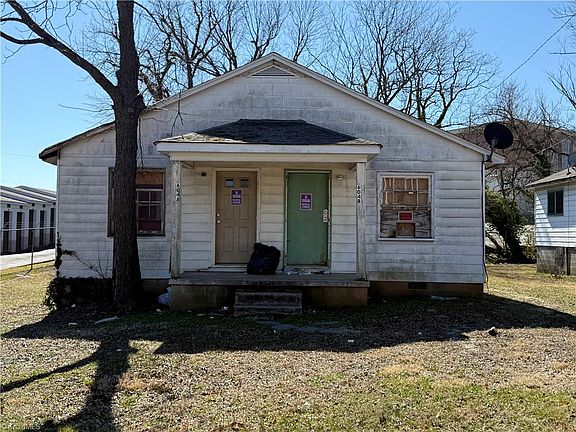 2nd image of 600-602 604 Richardson Ave