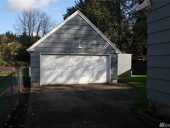 3rd image of 106 Nelson Ave