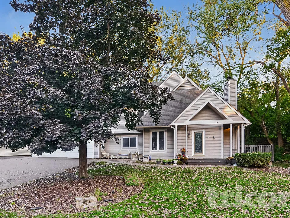 5 Oak Shore Dr