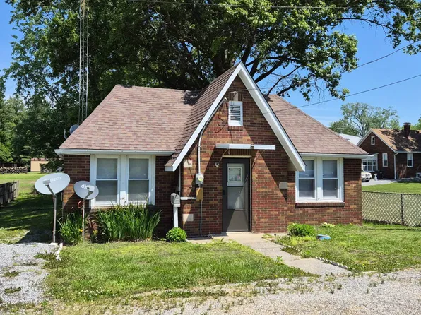 30 Wilson Ave, Albion, IL 62806