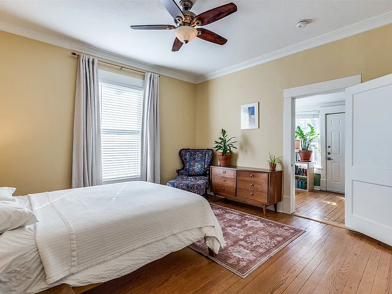 321 N Henderson Ave — Photo 19