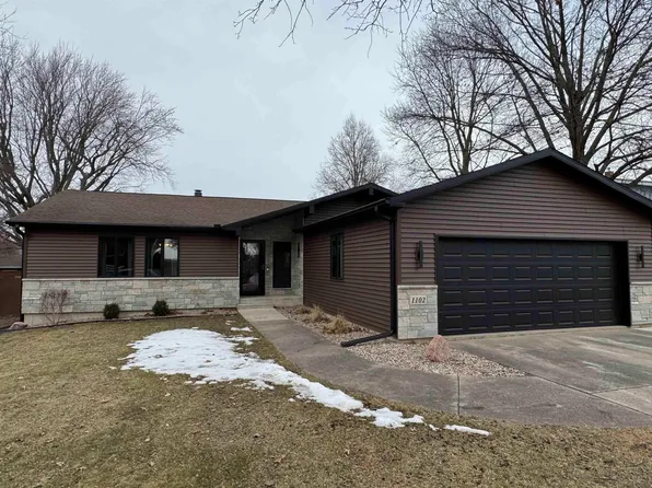 1102 Glenn St, Aplington, IA 50604