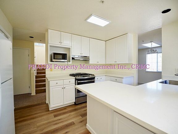 5th image of 9 Bayview St