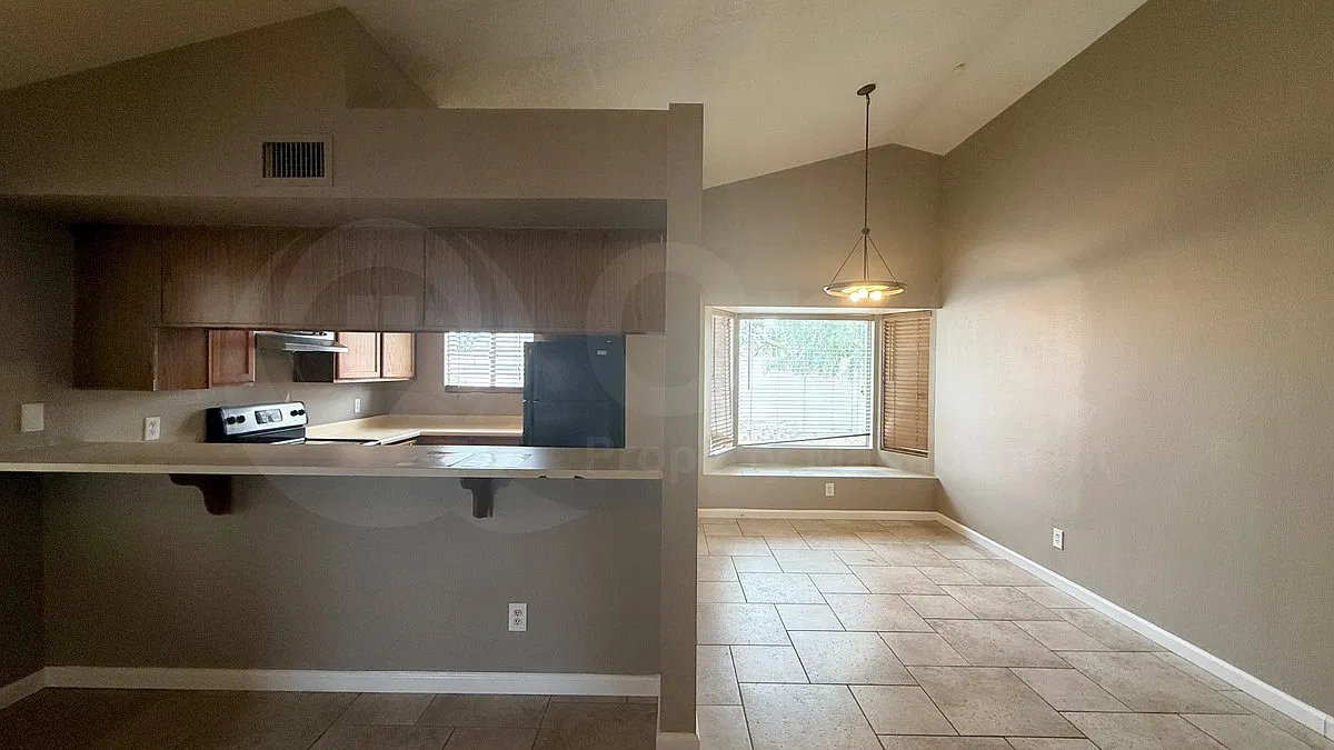 3 bed, 2.0 bath, 1350 sqft, $2,200 — Photo 4
