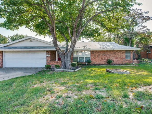 3756 N Hills Dr, North Richland Hills, TX 76117