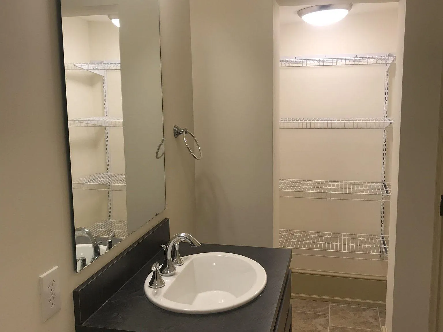 Studio, 350 sqft, $1,050 — Photo 4