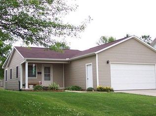 606 N Blackhoof St, Wapakoneta, OH 45895