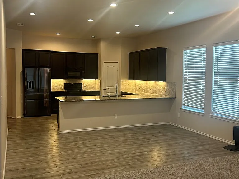 1023 E 90th Ct — Photo 5