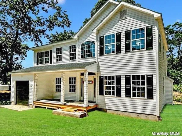 203 Lwr Rocky Pnt Rd, Sound Beach, NY 11789