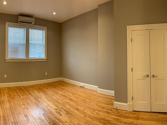 WOW. Great space for a studio and high ceilings!