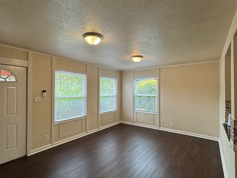 2230 Redwood St — Photo 6