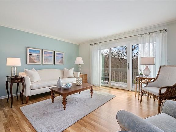 4th image of 612 Essex Ct