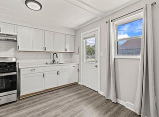 1072 Rochester Rd, Troy, MI 48083