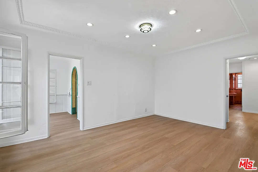 3 bed, 2.0 bath, 2000 sqft, $5,495 — Photo 4