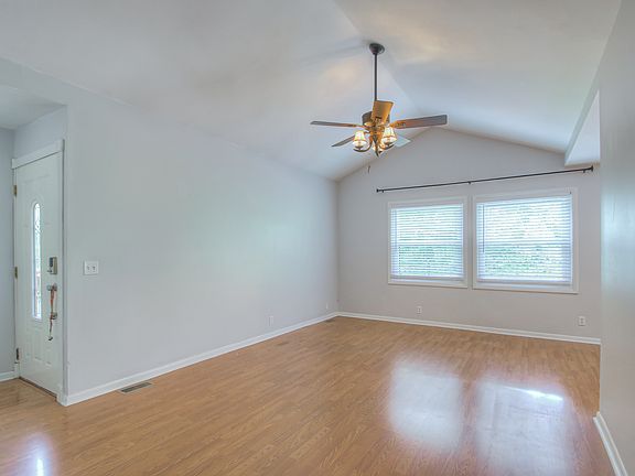 3rd image of 104 Doral Ct