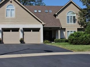504 Surrey Woods Dr, St Charles, IL 60174