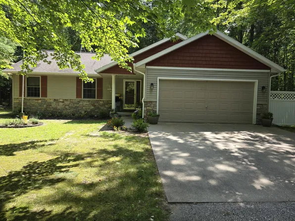 6631 Club House Dr E, Canadian Lakes, MI 49346