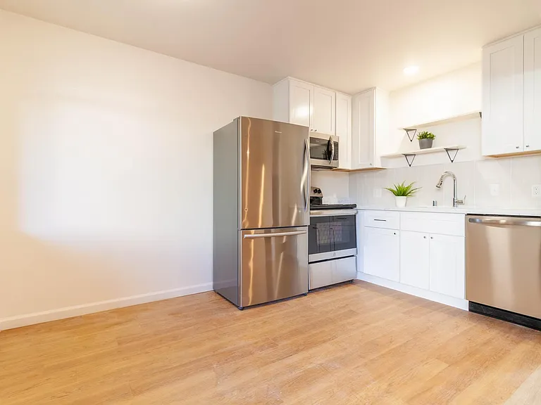 2174 Royal Dr #6 — Photo 3