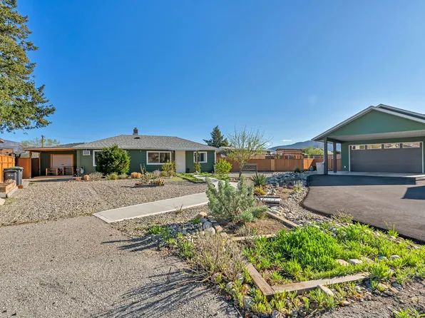 5900 Shamrock Pl, Oliver, BC V0H 1T6