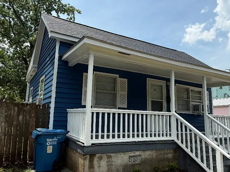 208 S 9th - left front