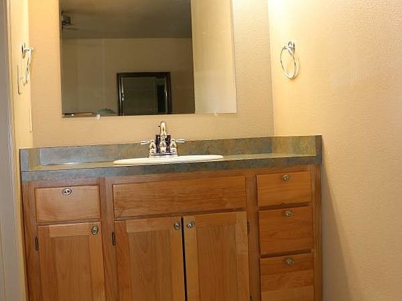5th image of 825 28th Ave APT 4