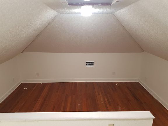 4th image of 914 E 19th Ave