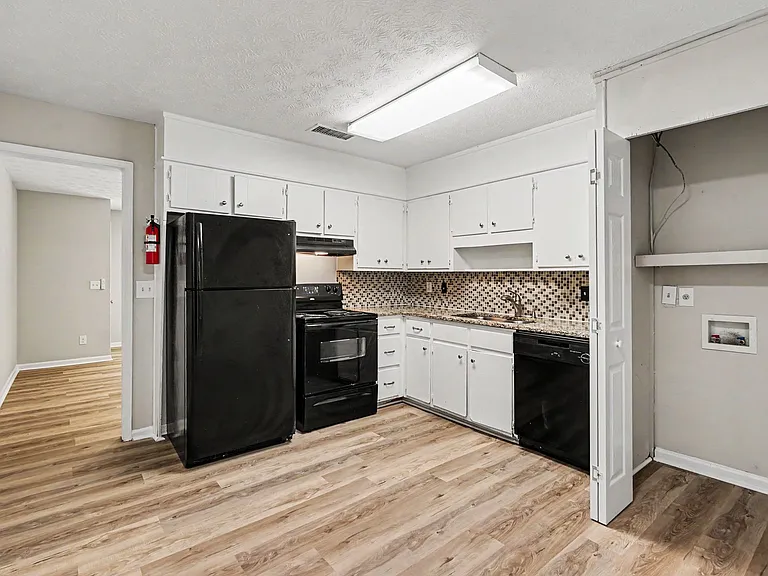 886B Martin Heights Dr — Photo 11