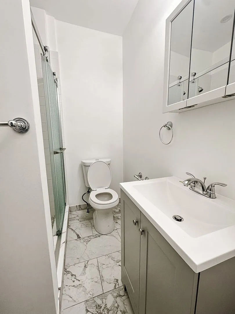 Stunning 4 bed 2 bath in beautiful Jamaica Plain — Photo 4