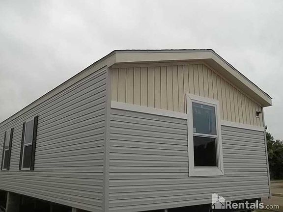 2nd image of 1013 Hummingbird Dr
