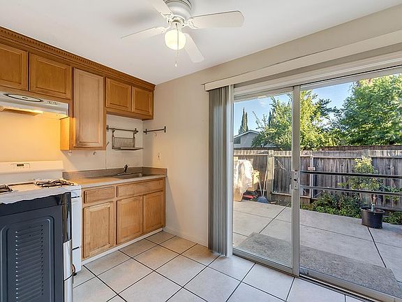 2nd image of 824 Leyte Ct #1