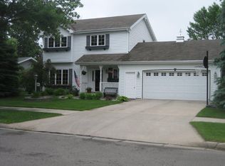 225 Windward Hills Ave, Grand Forks, ND 58201