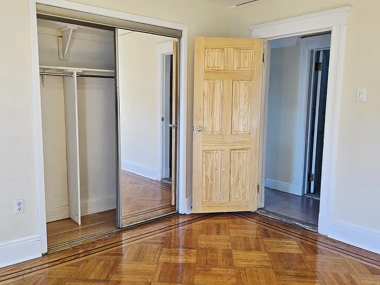 3913 Lyme Ave #2 — Photo 4