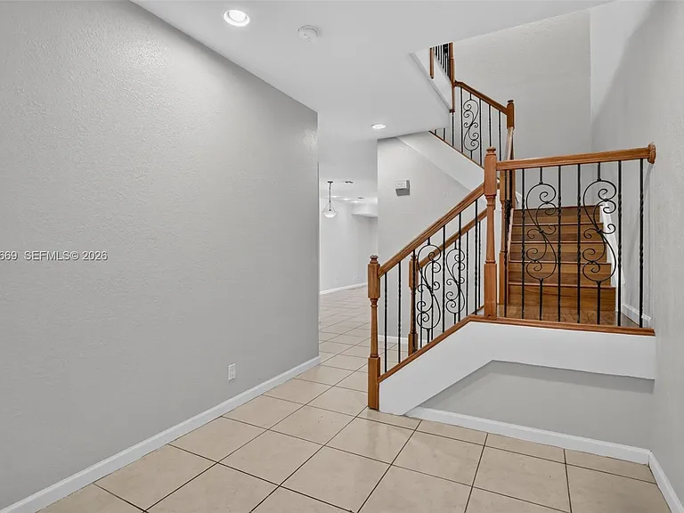 5337 SW 40th Ave #5337 — Photo 5