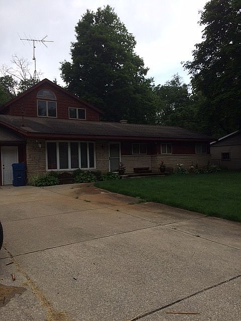1st image of 433 W Crooked Lake Dr