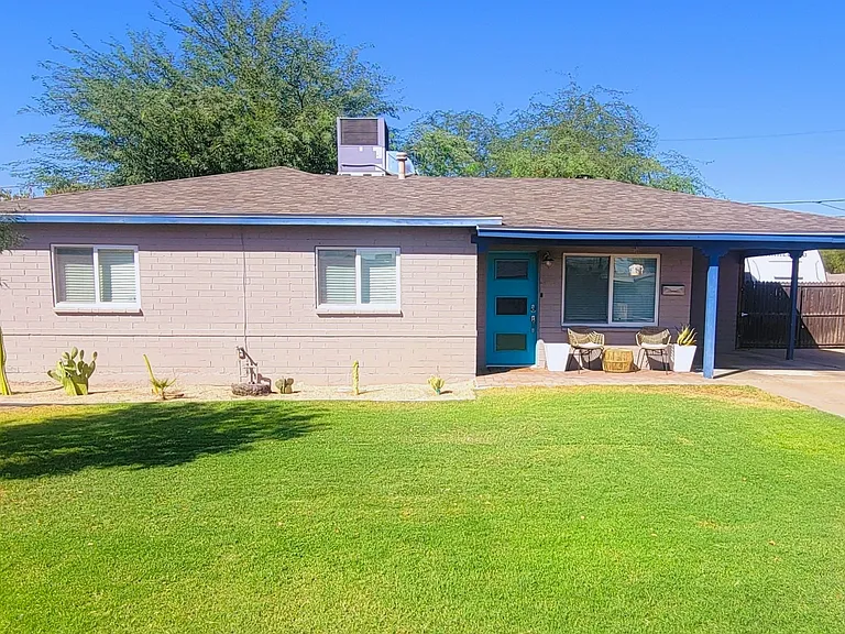 2446 E Minnezona Ave — Photo 22