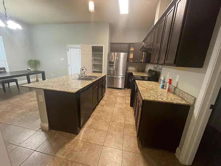 16852 Glenwood Springs Dr — Photo 2