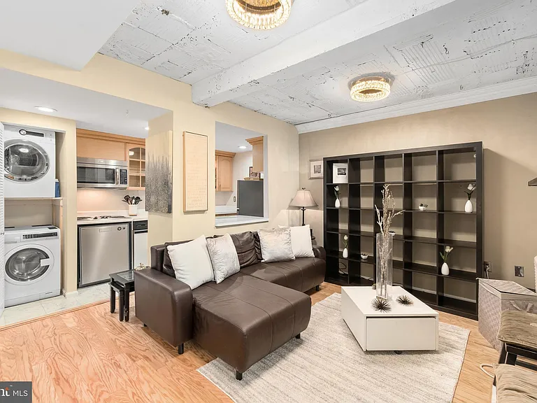 2145 California St NW #102 — Photo 15