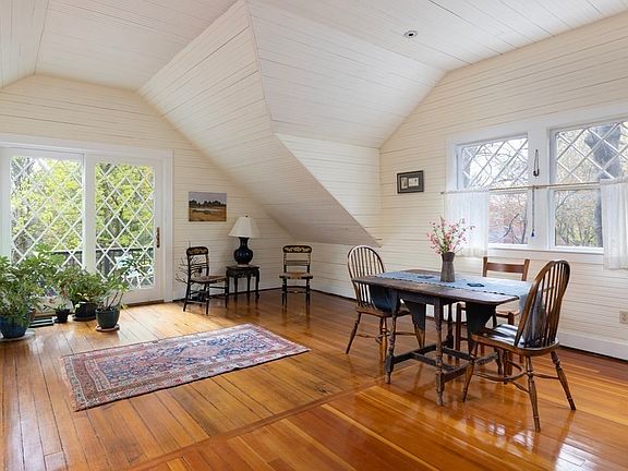 3rd image of 86 Colbourne Cres