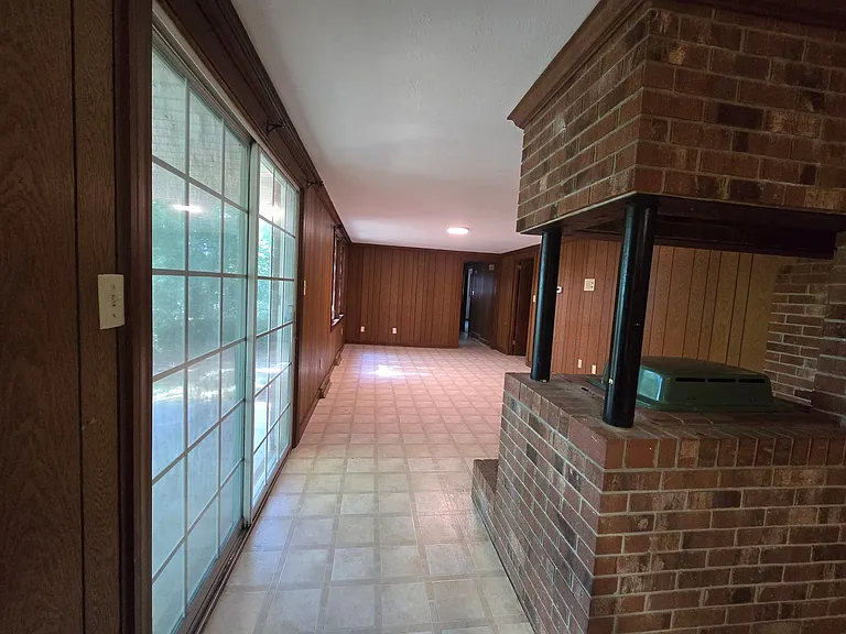 1194 Ingram Dr — Photo 8