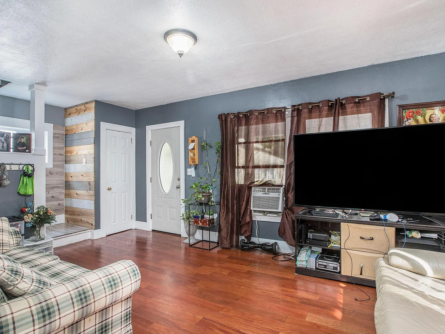 3 bed, 1192 sqft, $1,750 — Photo 3