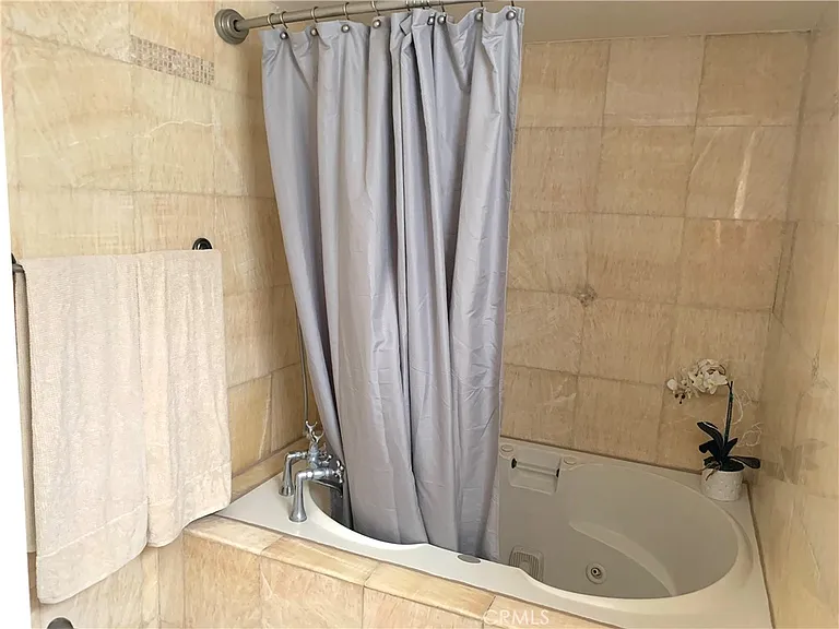 425 S Catalina Ave #4 — Photo 10